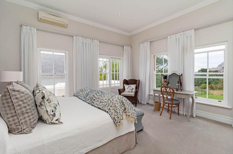 To Let 4 Bedroom Property for Rent in Steenberg Estate Western Cape